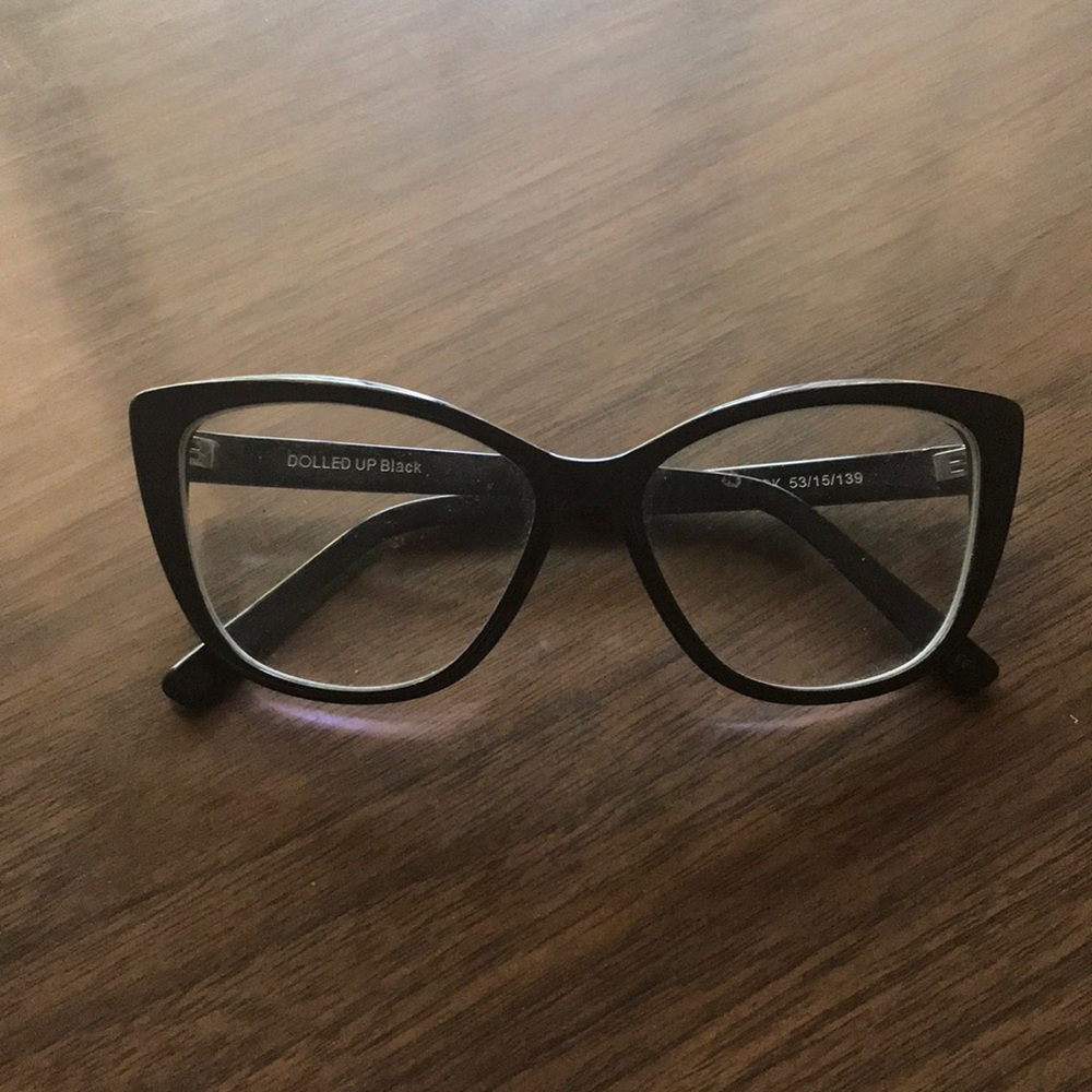 Cat-eye glasses
